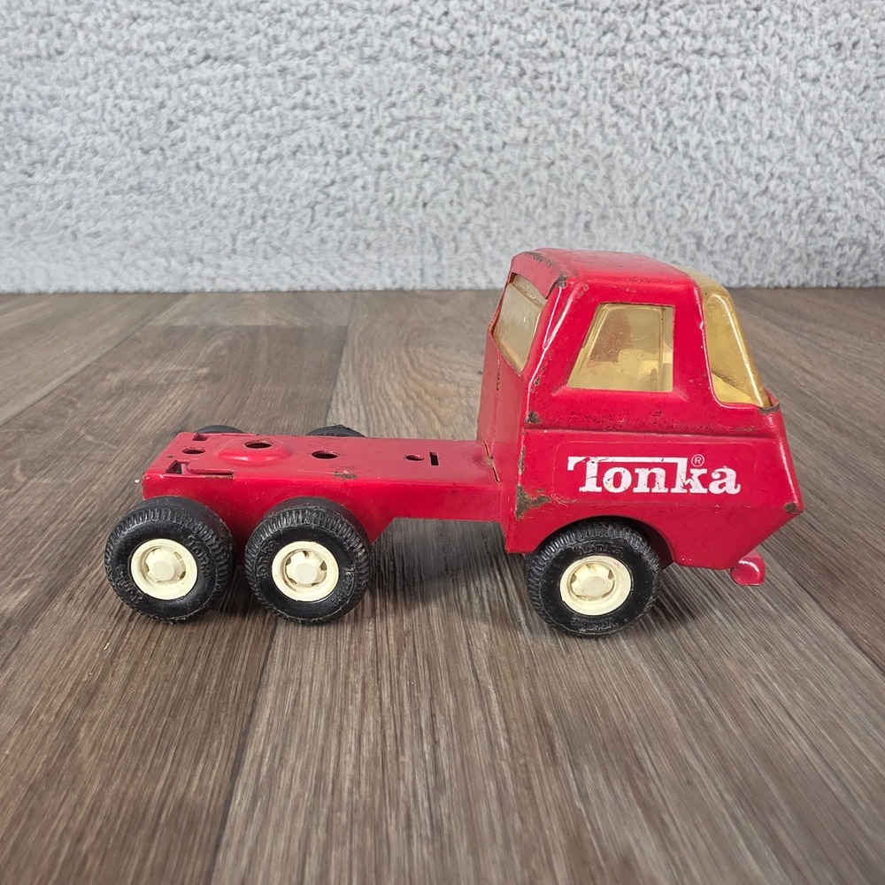 Vintage 1970s Tonka Red‎ Pressed Steel Semi Truck Cab Tractor 55010 6 Wheel Toy